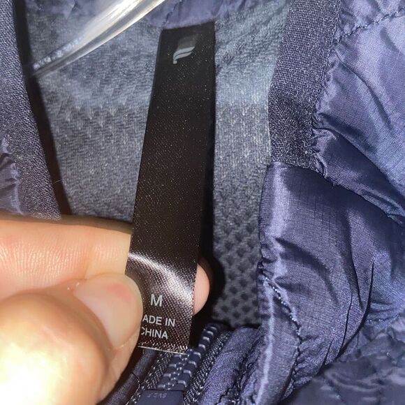 Fabletics Men's Navy The Loft Water Resistant Full Zip Quilted Vest Medium NWT - Picture 5 of 8